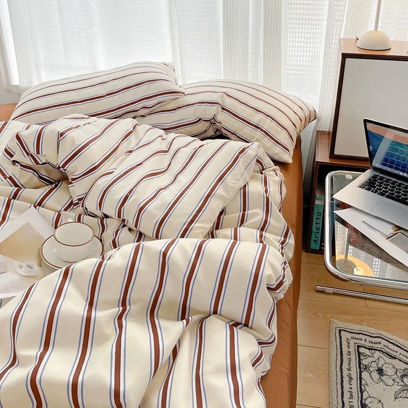 elvesmall Brown Striped Minimalist Bedding Set