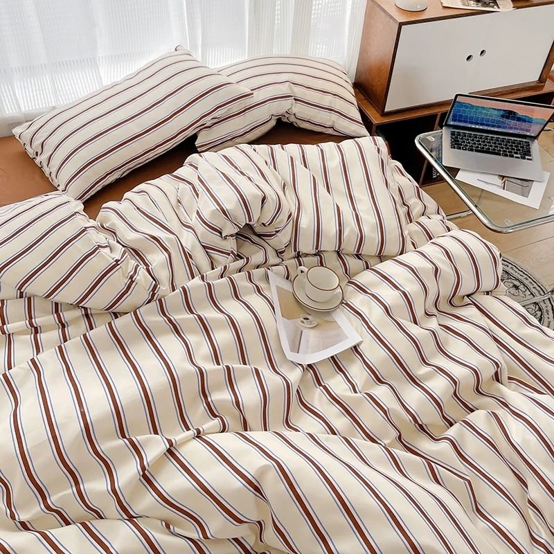 elvesmall Brown Striped Minimalist Bedding Set