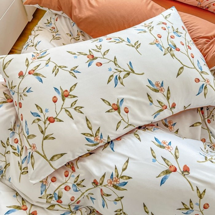 elvesmall Vintage Red Berries Print Bedding Set