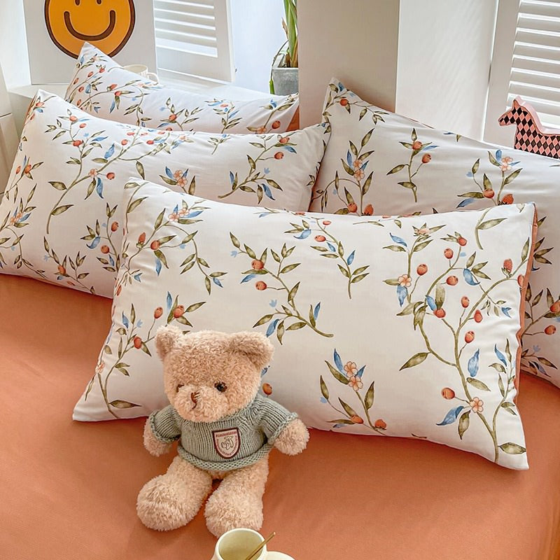 elvesmall Vintage Red Berries Print Bedding Set