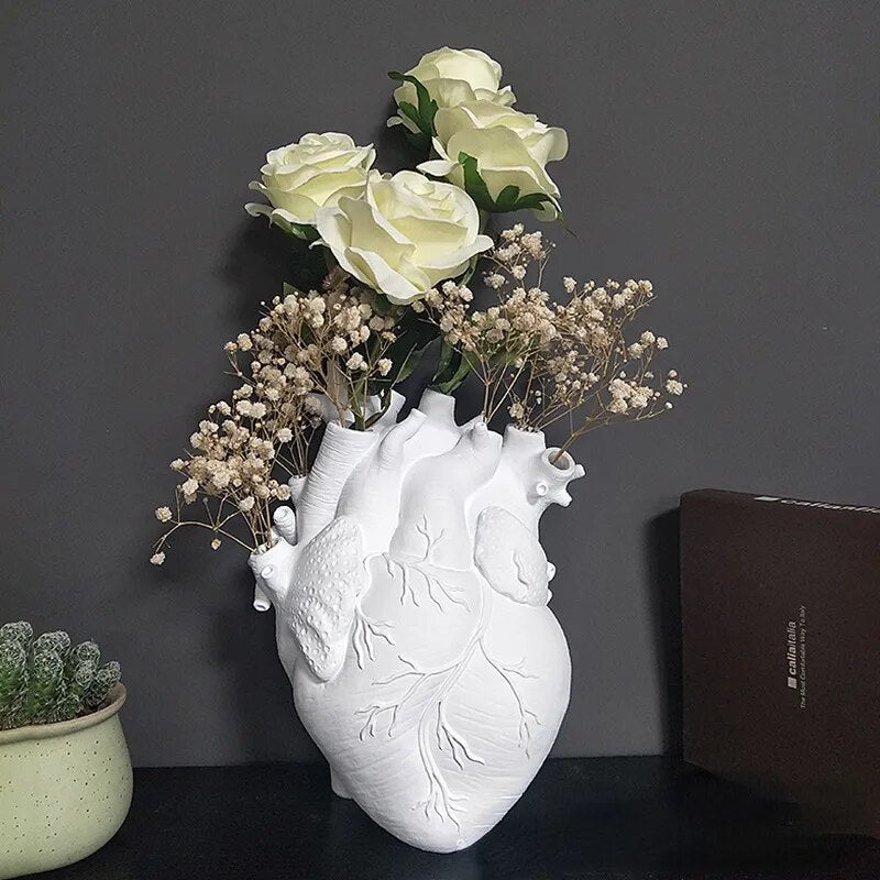 elvesmall Heart-shaped vase resin vase dried flower container vase flower pot human sculpture desktop flower pot home decoration ornaments